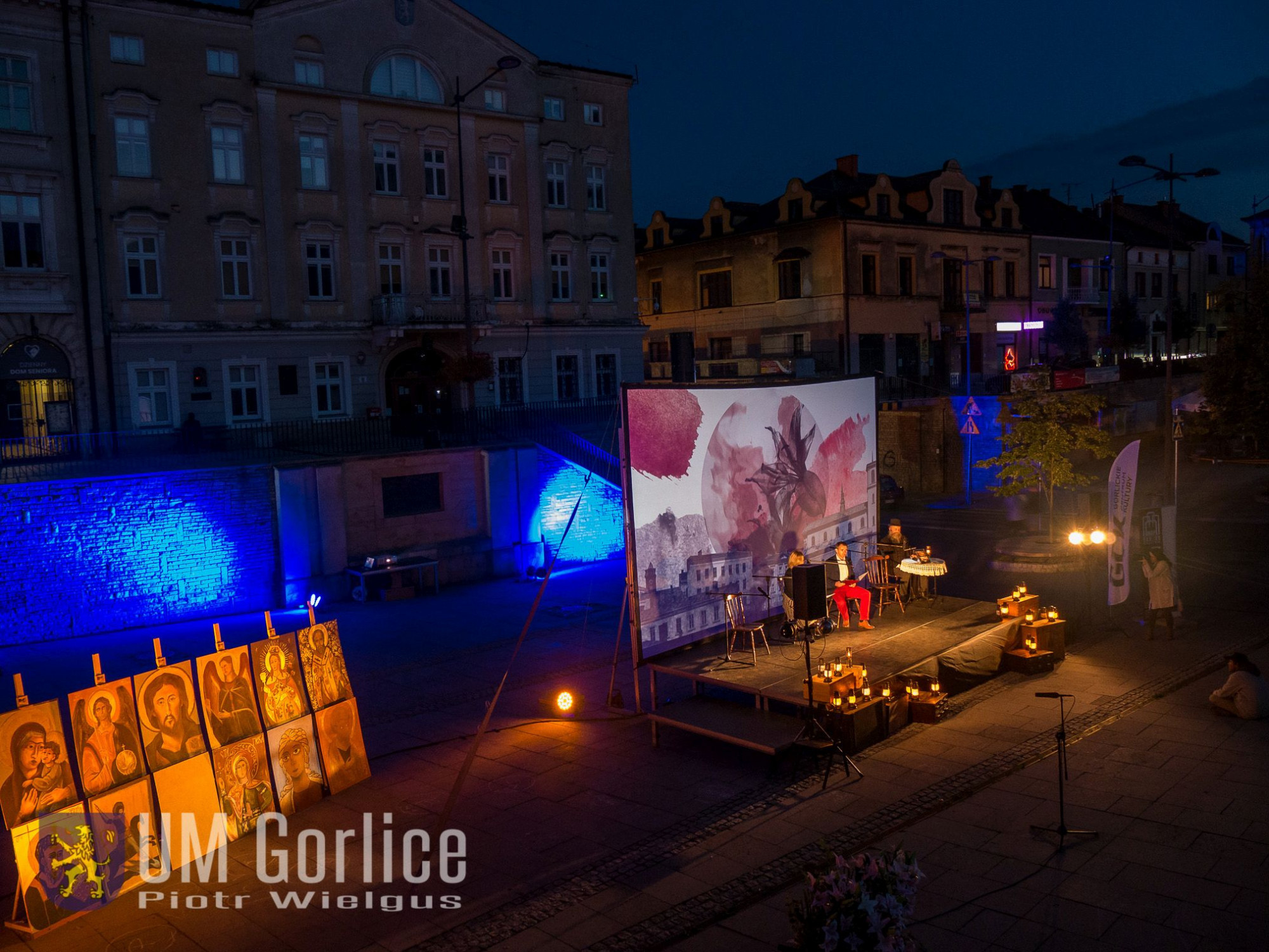 Narodowe Czytanie przy świetle lamp naftowych