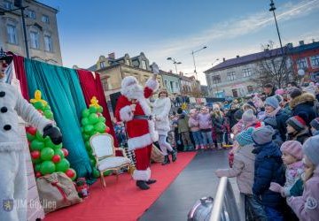 Św. Mikołaj spotkał się z dziećmi na gorlickim Rynku