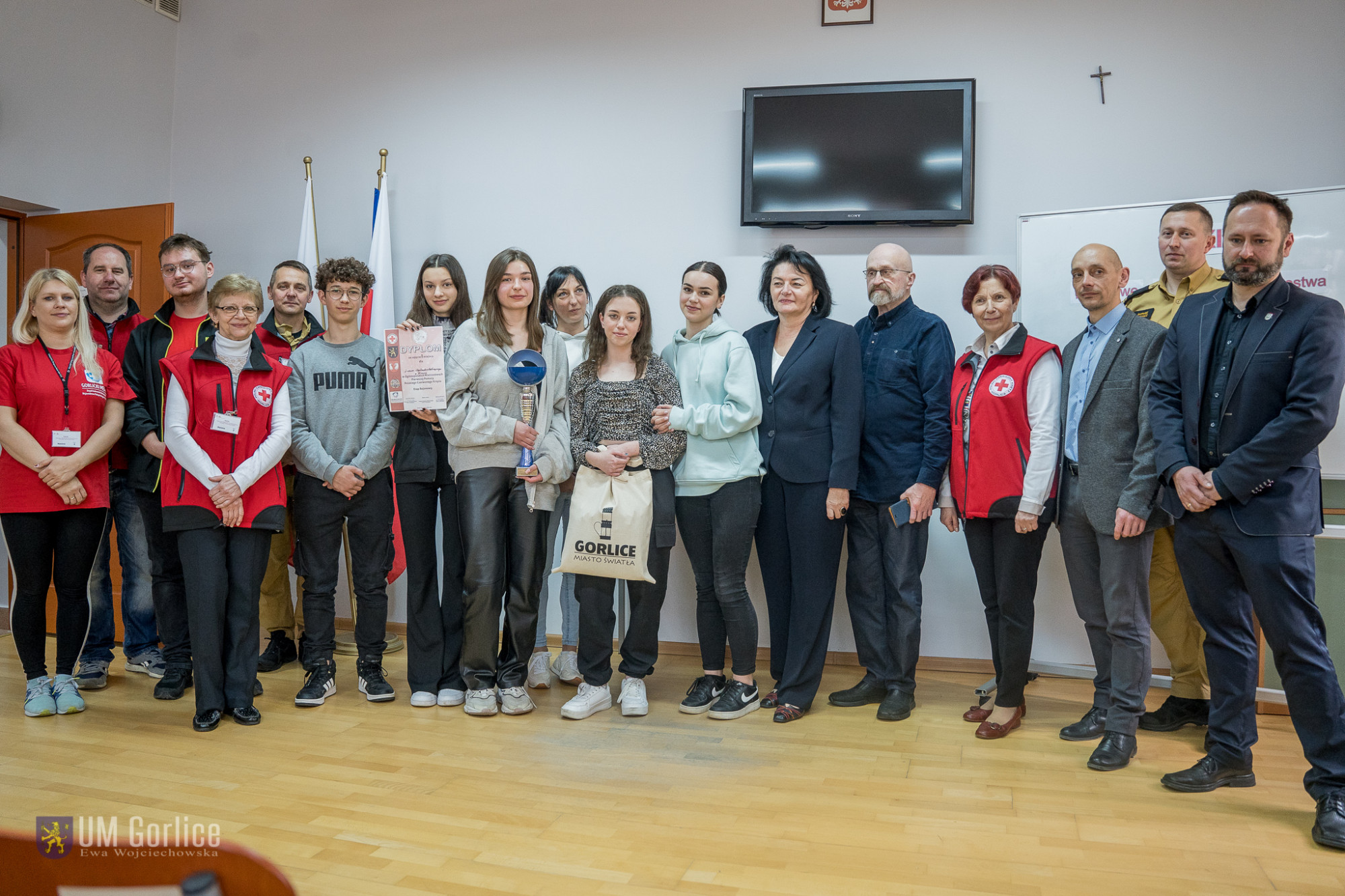 Uczestnicy i organizatorzy XXIX Ogólnopolskich Mistrzostw Pierwszej Pomocy Polskiego Czerwonego Krzyża