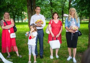 Sekretarz Daniel Janeczek, Radna Joanna Bubak oraz Radna Lucyna Jamro na pikniku z okazji Dnia Dziecka na Osiedlu nr 4