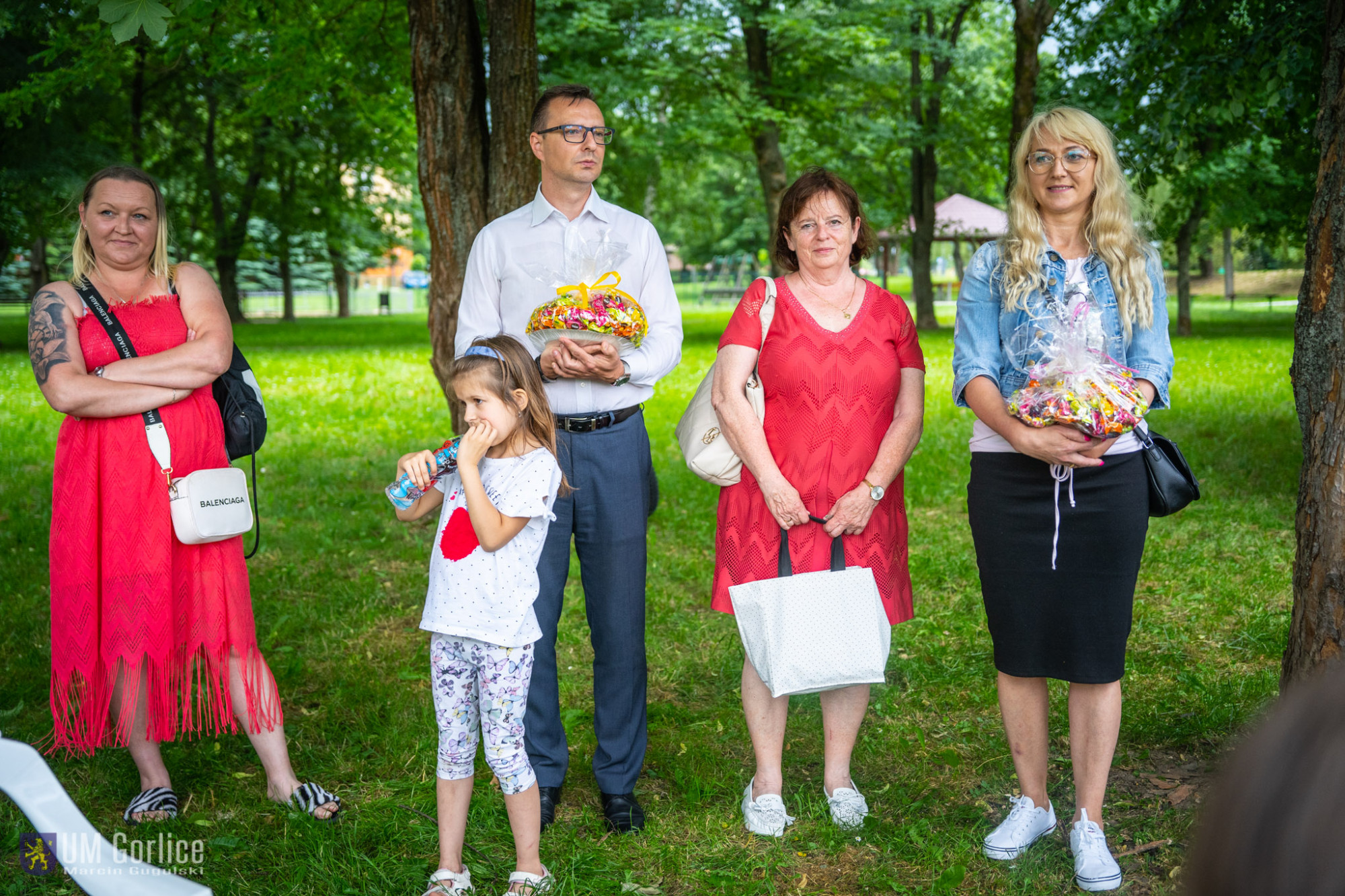 Sekretarz Daniel Janeczek, Radna Joanna Bubak oraz Radna Lucyna Jamro na pikniku z okazji Dnia Dziecka na Osiedlu nr 4