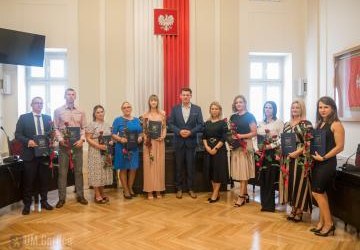 Burmistrz wręczył awanse zawodowe dla nauczycieli
