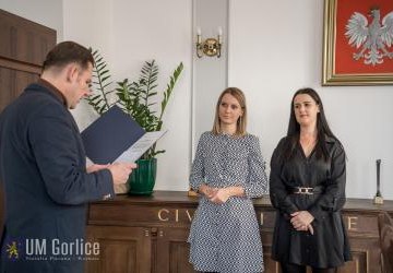 Burmistrz wręczył awanse zawodowe dla nauczycieli