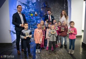 Najmłodsi przystroili ratuszową choinkę!