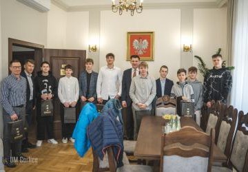 Mistrzowie Małopolski w koszykówce odwiedzili gorlicki Ratusz