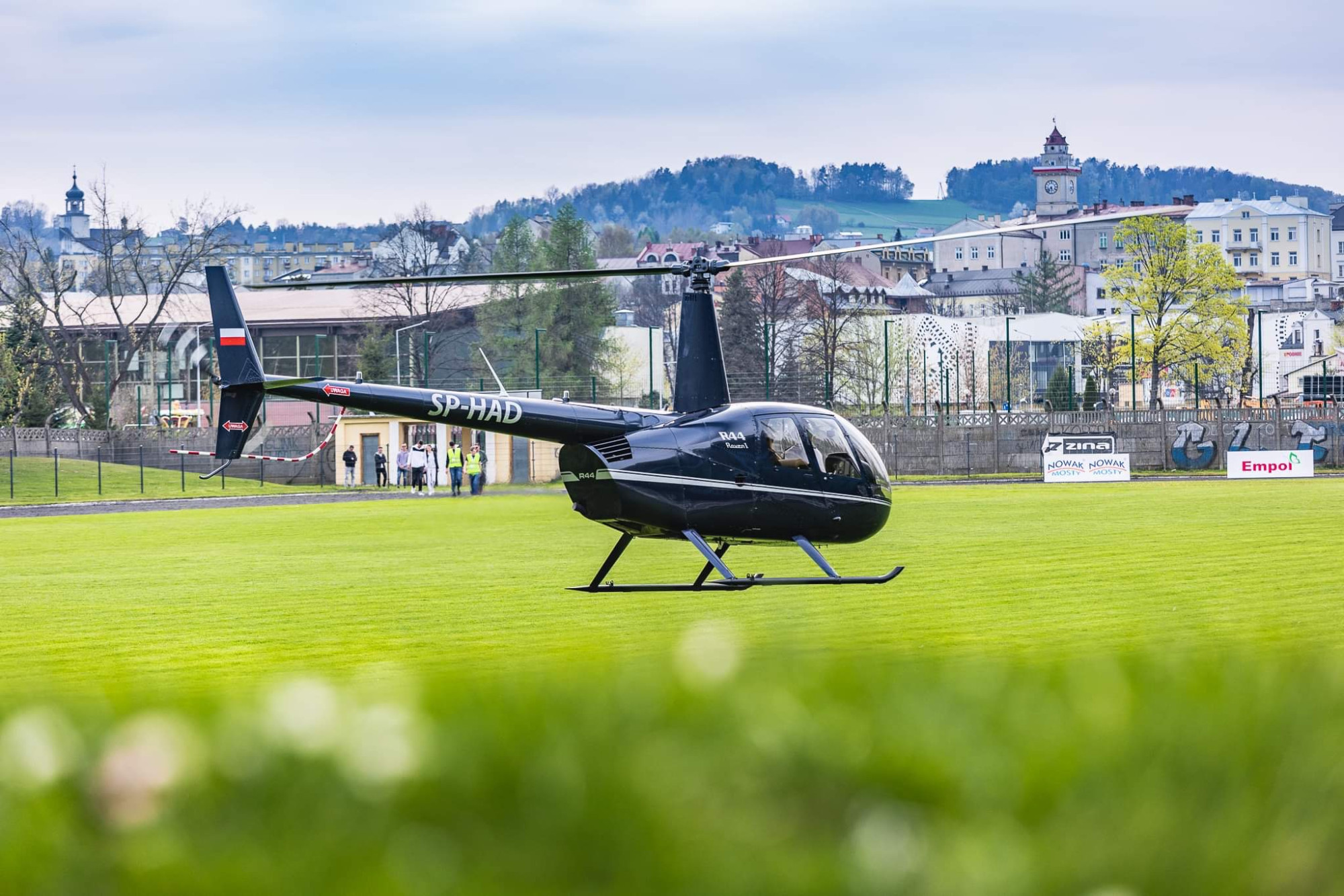 Helikoper na stadionie.