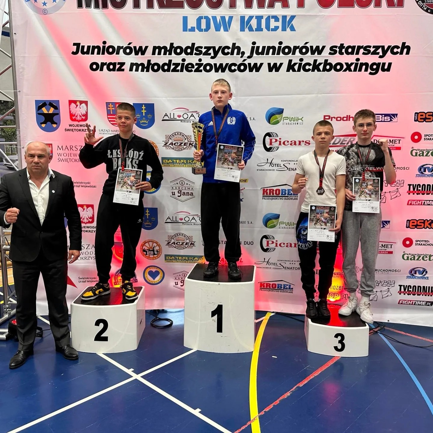 Zwycięzcy na podium.