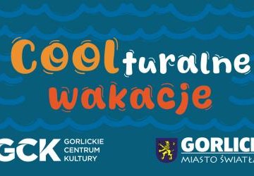 Baner z napisem: COOLturalne wakacje z Gorlickim Centrum Kultury