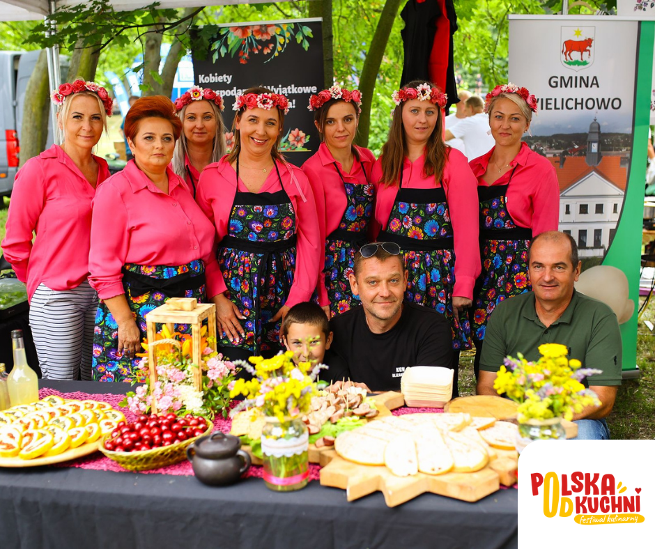 Członkinie koła gospodyń wiejskich - zdjęcie grupowe.