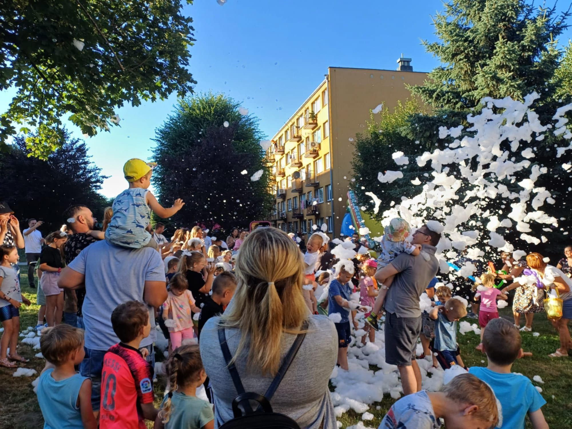 Piknik na osiedlu Korczak - piana party.