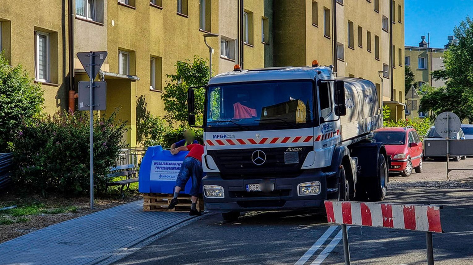 Zbiorniki zostały… palety zniknęły