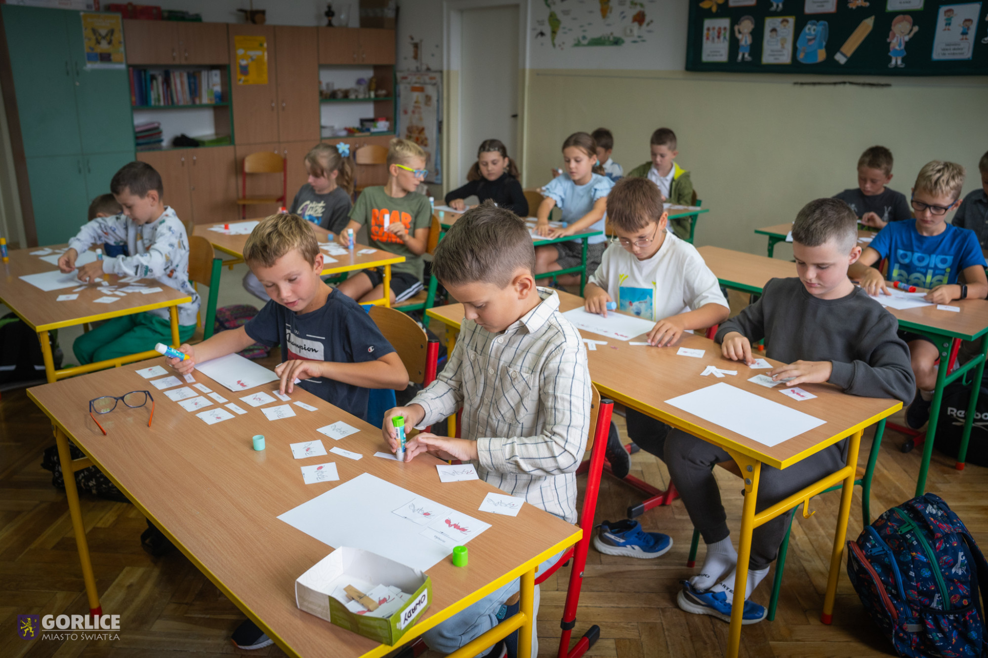 Dzieci w klasie podczas warsztatów.