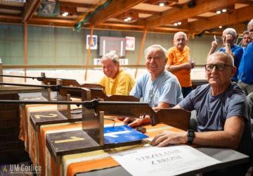 Seniorzy podczas konkurencji strzeleckiej.