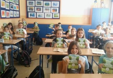 Pszczoły uczą dzieci segregacji śmieci
