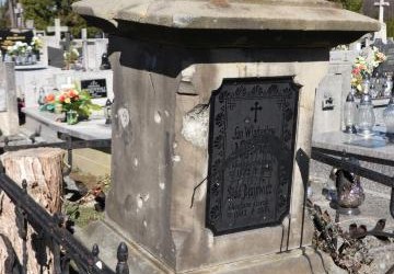 Nagrobek do renowacji.