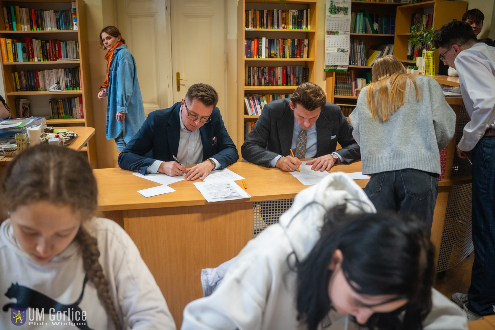 Uczestnicy maratonu pisania listów.