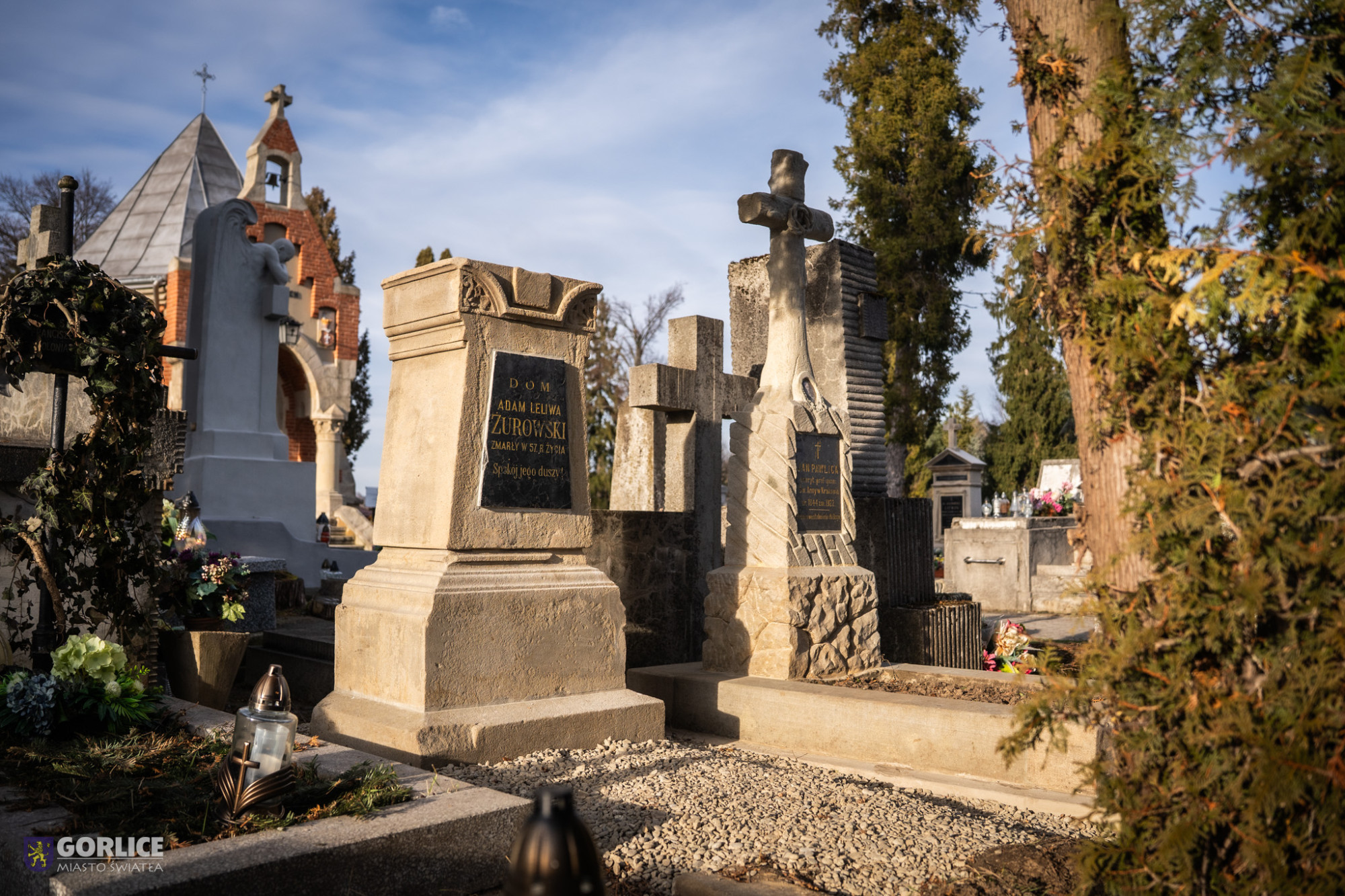 Historyczne grobowce po renowacji