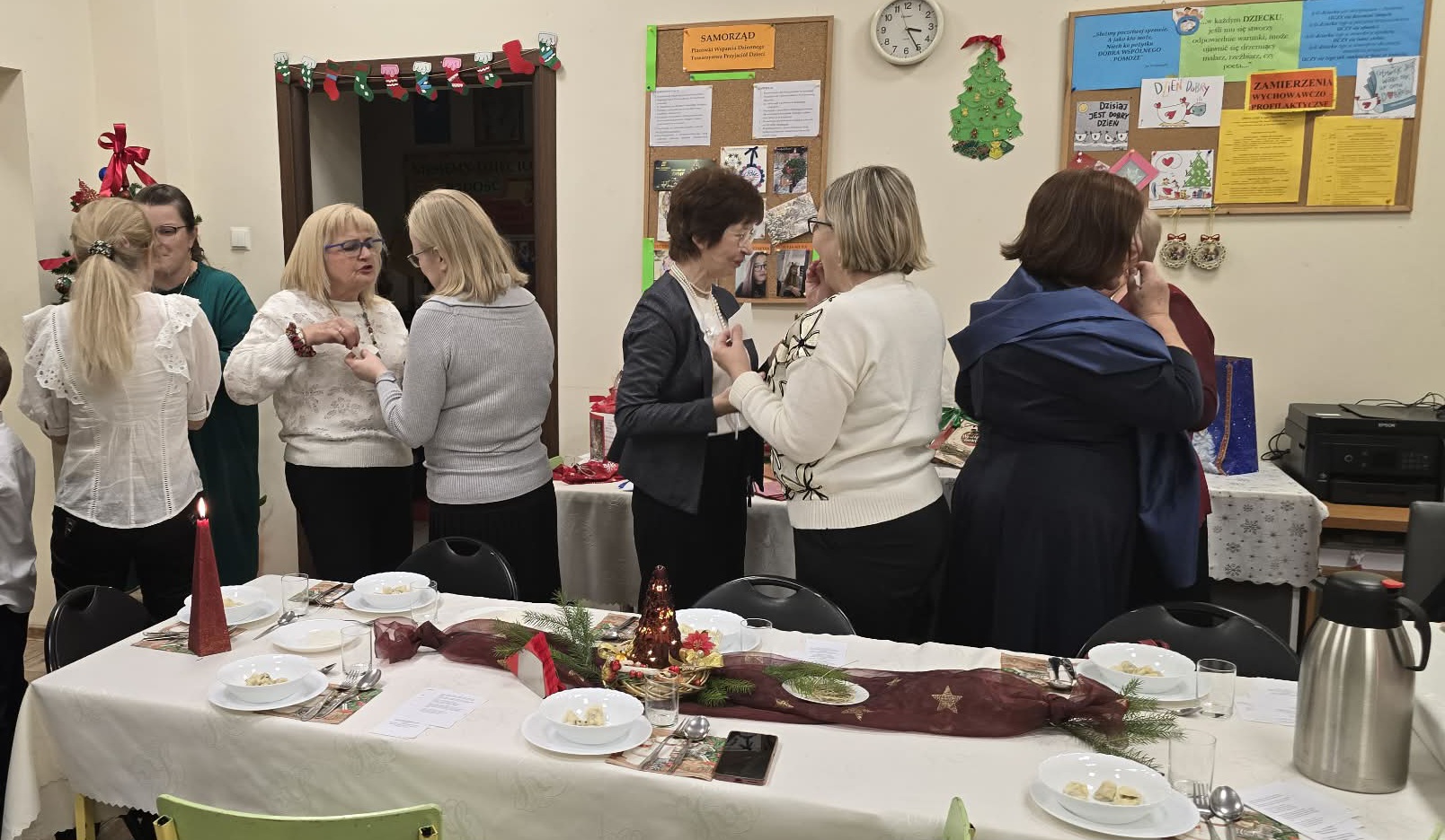 Uczestnicy spotkania wigilijnego w TPD.