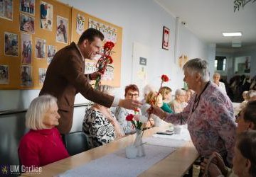 Dzień Kobiet w Dziennym Domu Seniora i Uniwersytecie Złotego Wieku