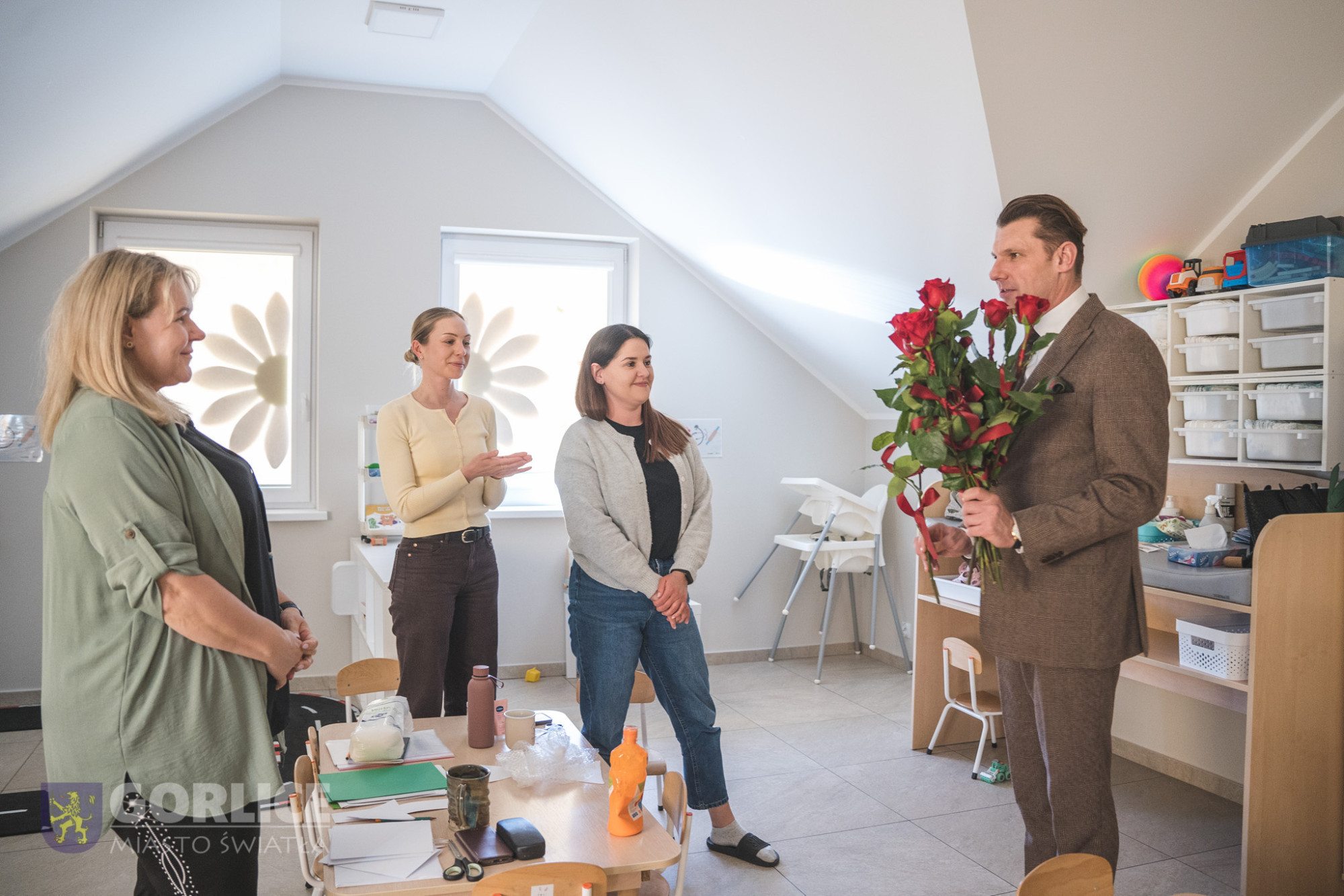 Burmistrz z wizytą w gorlickich żłobkach z okazji Dnia Opiekuna Małego Dziecka