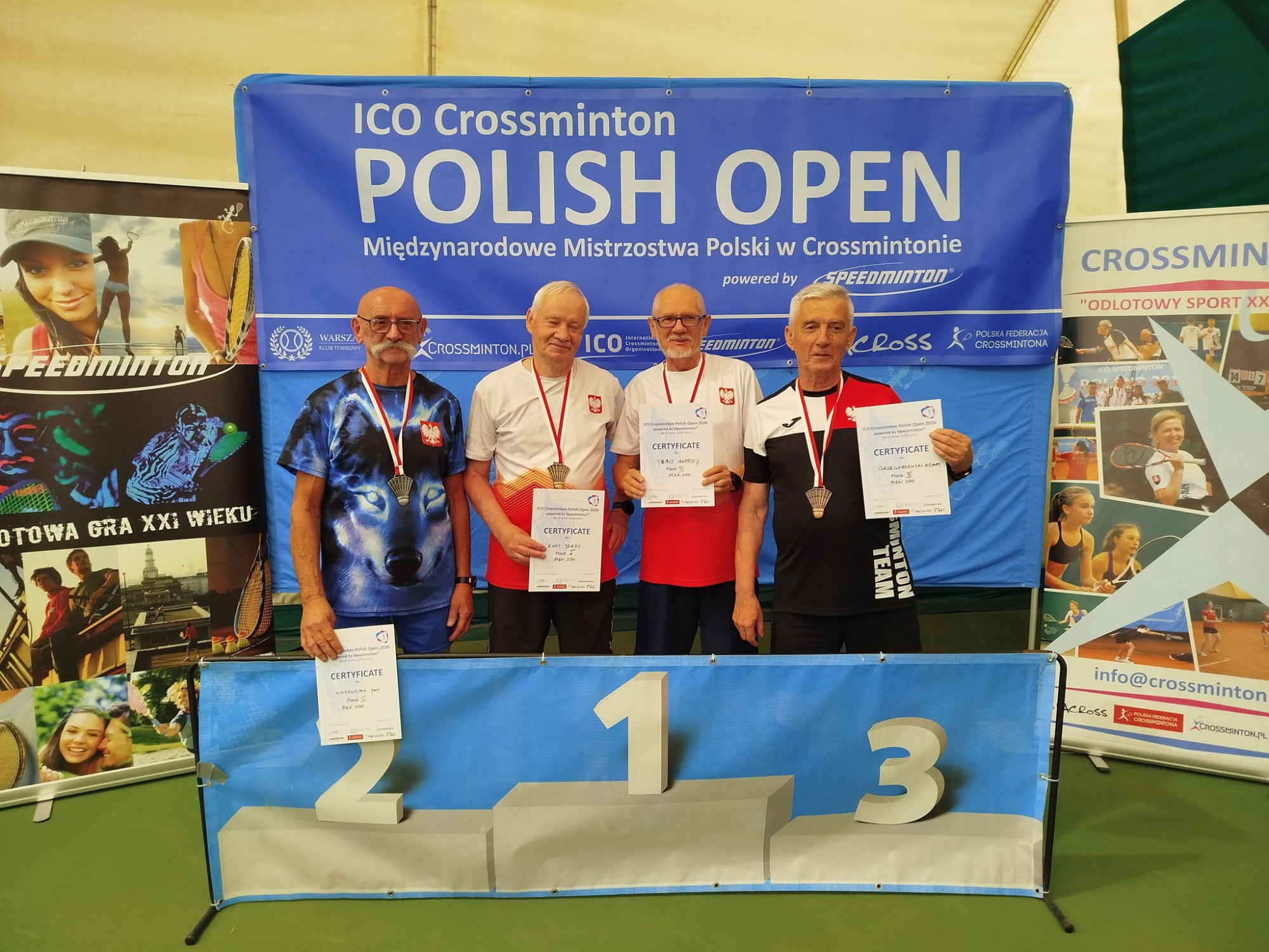 Zawodnicy na podium.