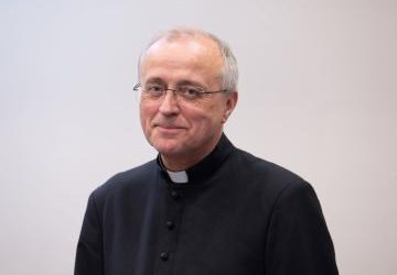 Fotografia księdza biskupa.