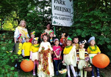 Poszukiwanie jesieni w przedszkolu „Chatka Misia Uszatka”