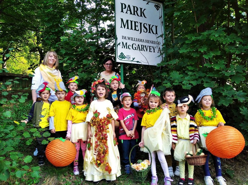 Poszukiwanie jesieni w przedszkolu „Chatka Misia Uszatka”