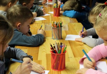 Świetlice szkolne czynne dla dzieci medyków i pracowników innych służb walczących z epidemią