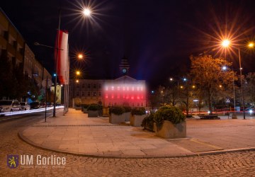 Biało-czerwone Miasto Światła!