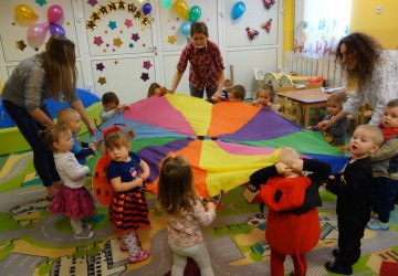 Bal karnawałowy w miejskim żłobku