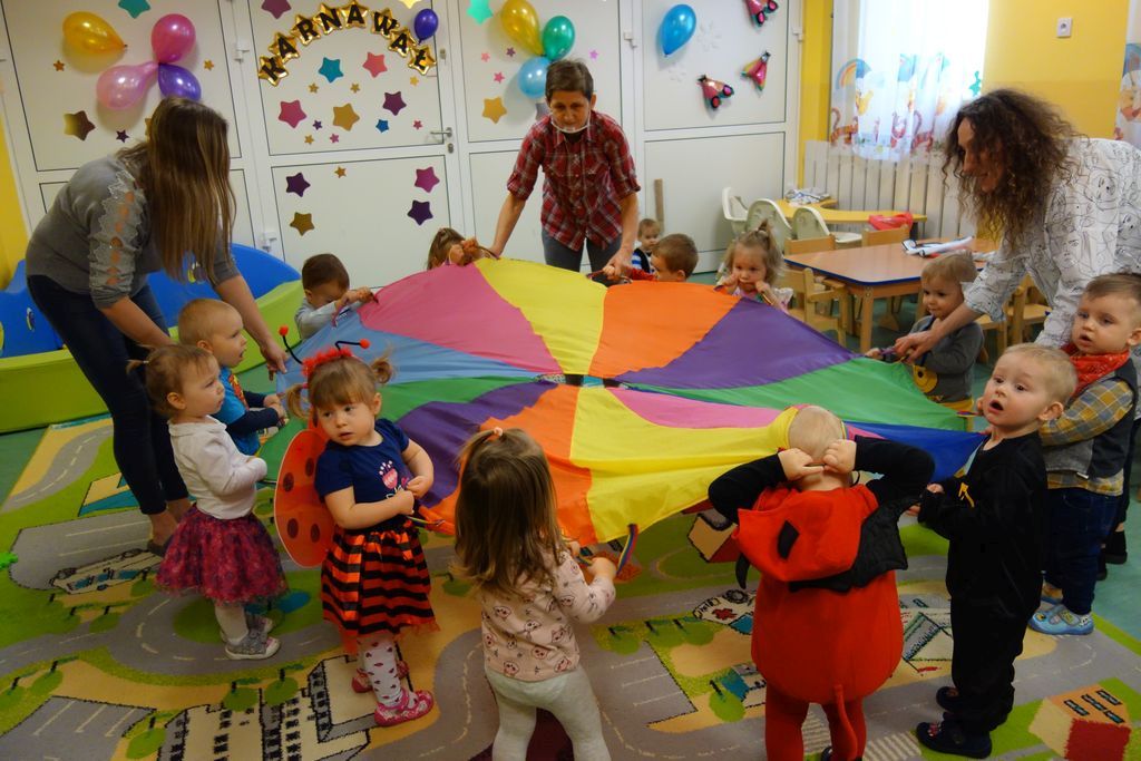 Bal karnawałowy w miejskim żłobku