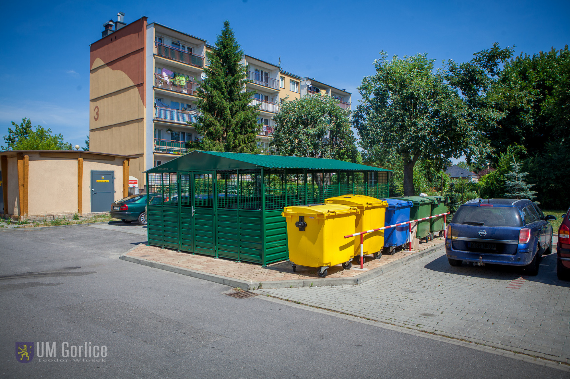 Nowa wiata śmietnikowa na os. Krasińskiego