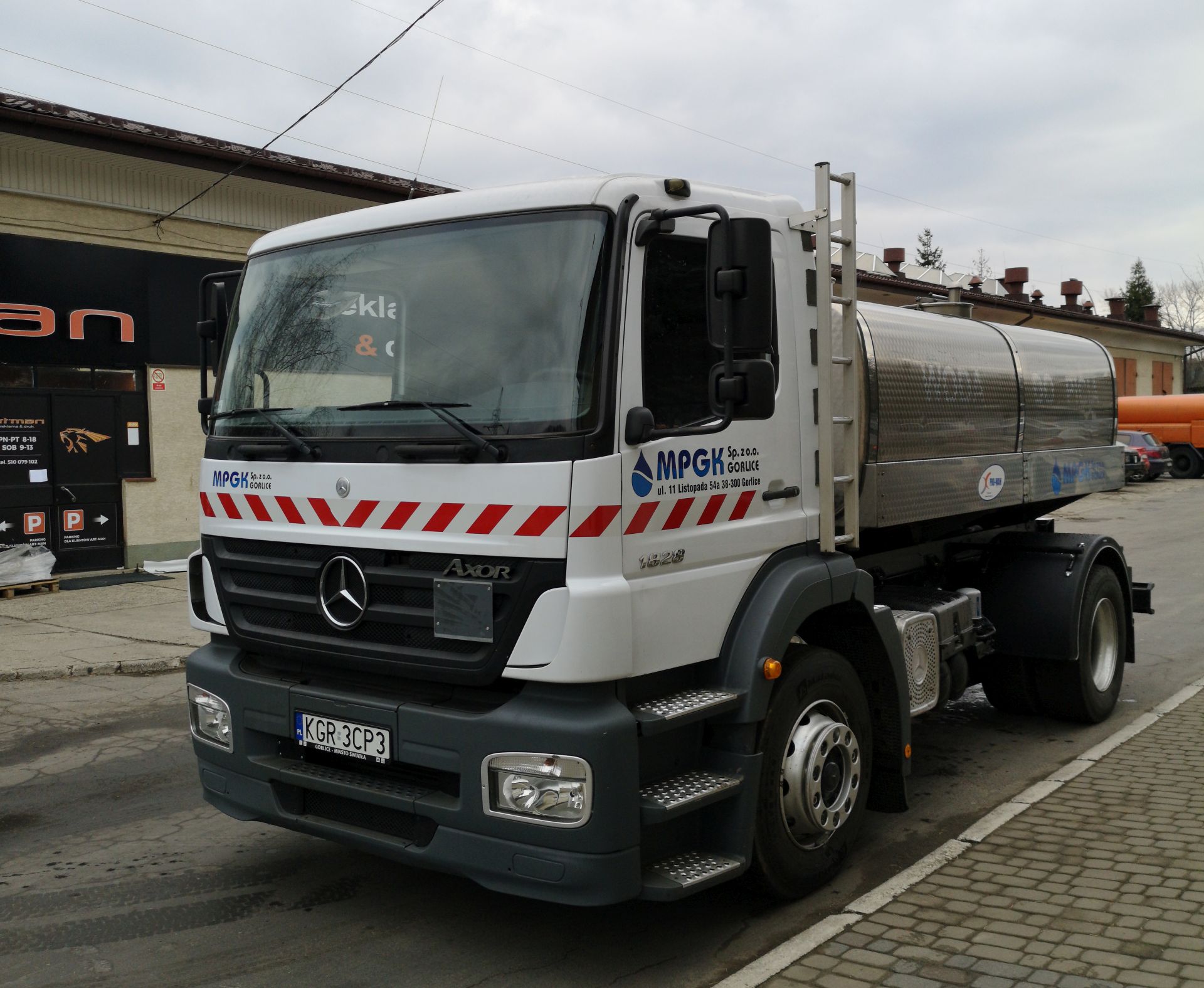 MPGK ma nowy samochód do transportu wody pitnej