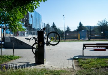 Sprawdź rower, napraw drobne usterki, napompuj koła – stacje dla rowerów już w Gorlicach