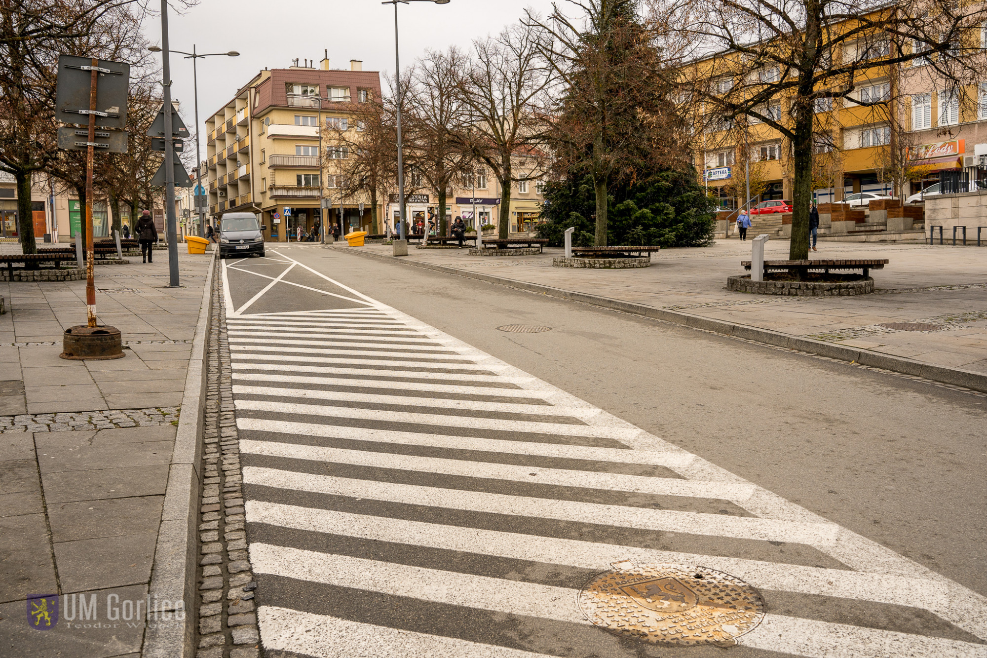 Tymczasowy parking wzdłuż płyty Rynku