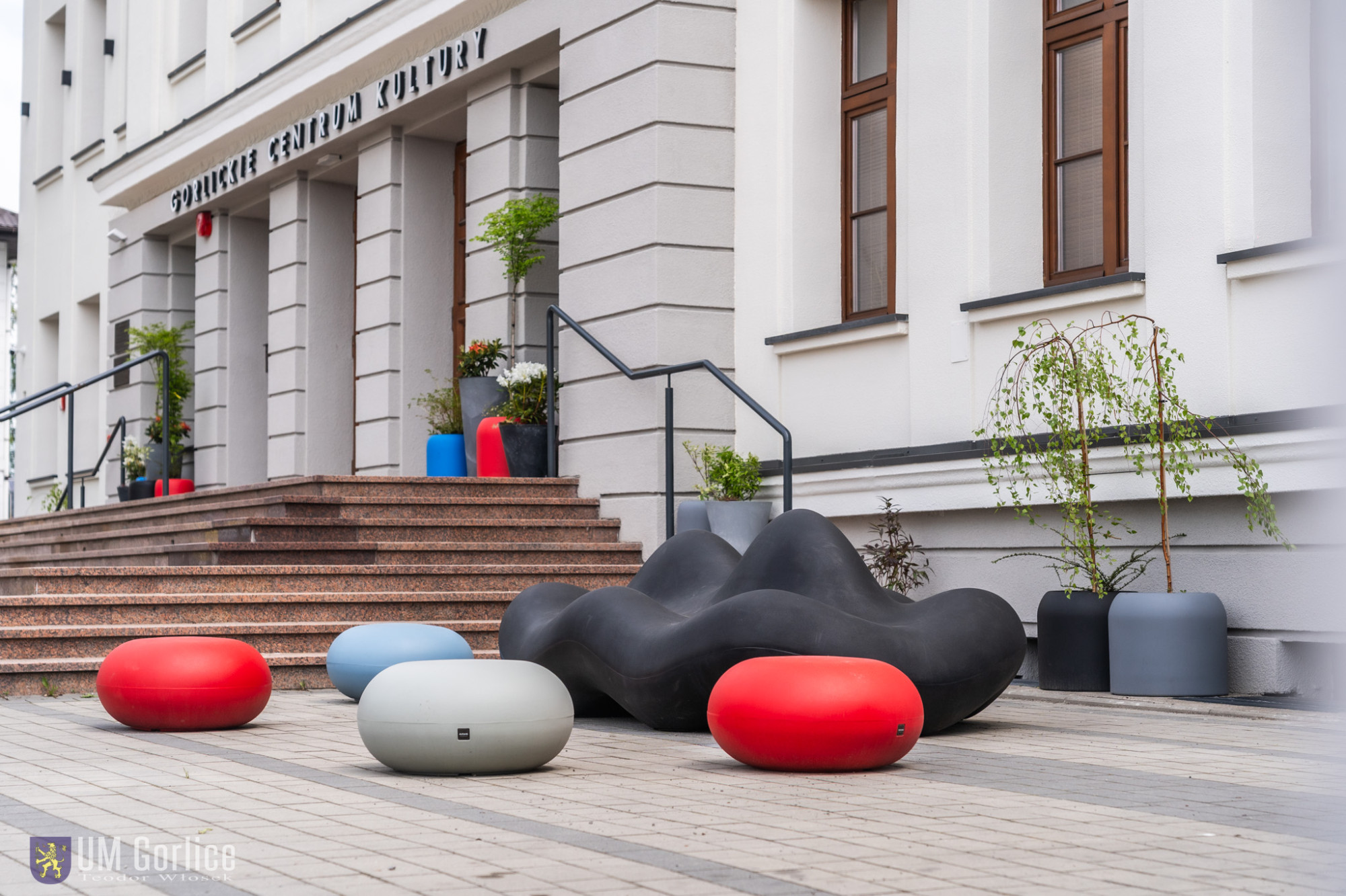 Zrobiło się kolorowo pod Gorlickim Centrum Kultury!