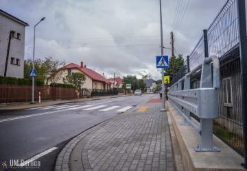Nowy chodnik i bezpieczne przejście na ul. Stróżowskiej