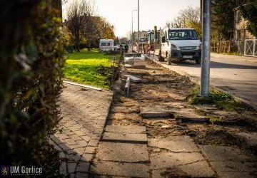 Trwa remont chodnika przy ul. Tuwima