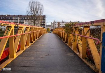 Kładka pieszo-rowerowa na Zawodzie zamknięta