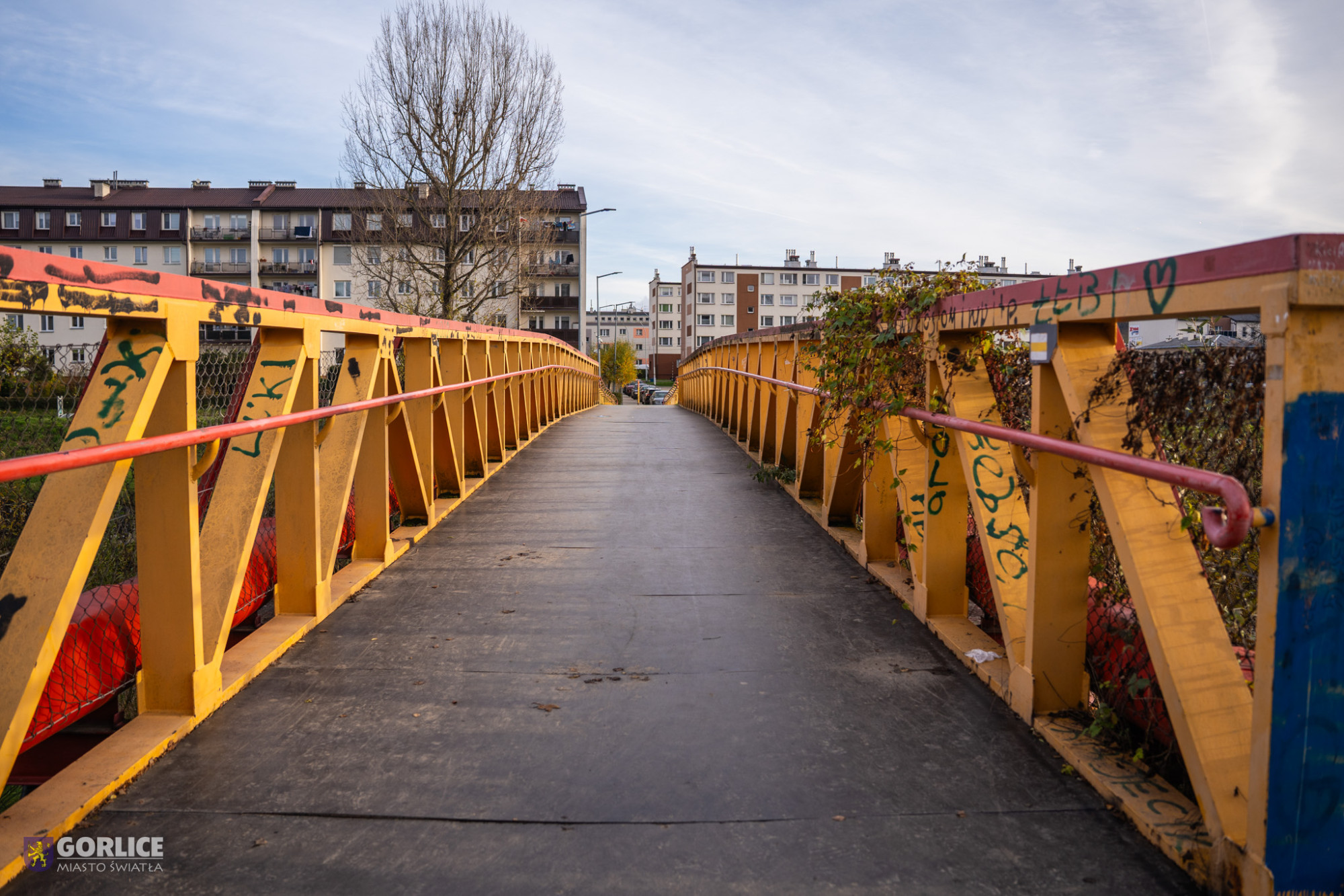 Kładka pieszo-rowerowa na Zawodzie zamknięta