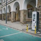 Wygodne ładowanie aut elektrycznych w centrum miasta