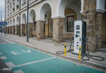 Wygodne ładowanie aut elektrycznych w centrum miasta