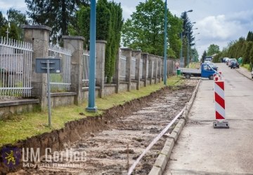 Nowy chodnik przy cmentarzach