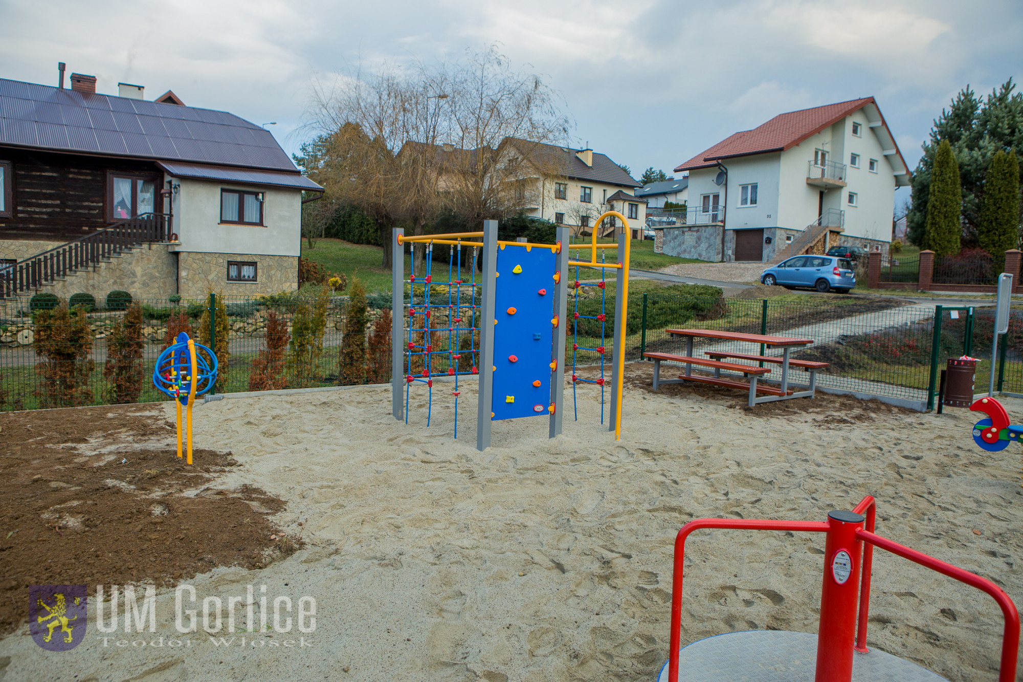 Kolejne place zabaw z nowymi urządzeniami