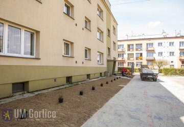 Chodnik i plac przy Kołłątaja 12 przebudowany