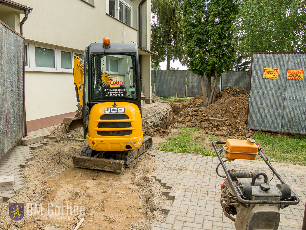 Ruszyła budowa windy zewnętrznej przy przychodni na ul. Słonecznej