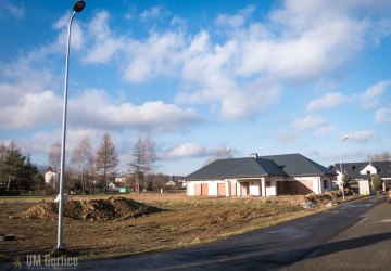 Nowe oświetlenie ulicy bocznej od Batorego