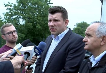 Konferencja prasowa dotycząca rozszczelnienia zbiornika