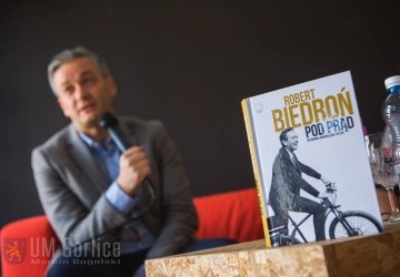Spotkanie autorskie z Robertem Biedroniem